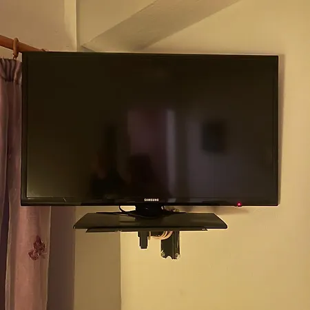 Pislis Πανσιόν Καμένα Βούρλα