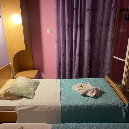 Πανσιόν Pislis Καμένα Βούρλα