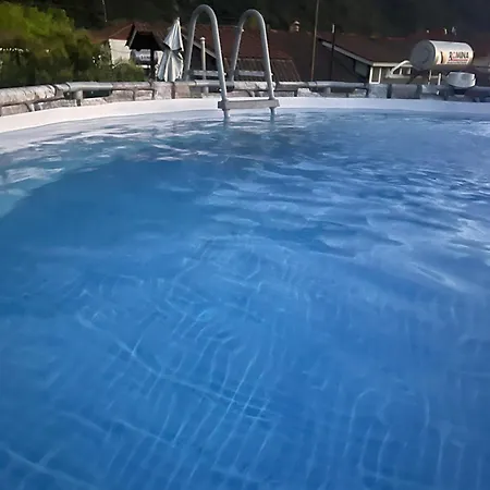 Pislis Πανσιόν Καμένα Βούρλα